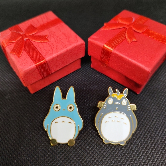 2 enamel pins My Neighbor Totoro plus 2 gift box. - Picture 1 of 4